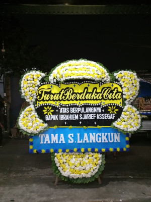 Papan Bunga Duka di Kayu Kubu
